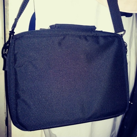 Targus Small Carry Bag - Picture 2 of 4